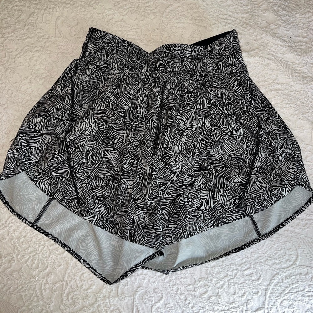 Lululemon Track That Mid-Rise Lined Short 5"